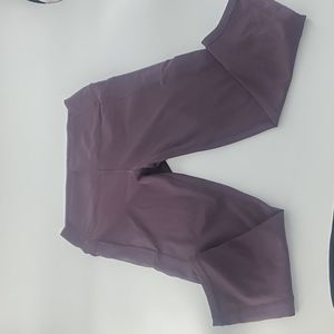 ZYIA Pocket Hi-Rise Capris Size 8-10